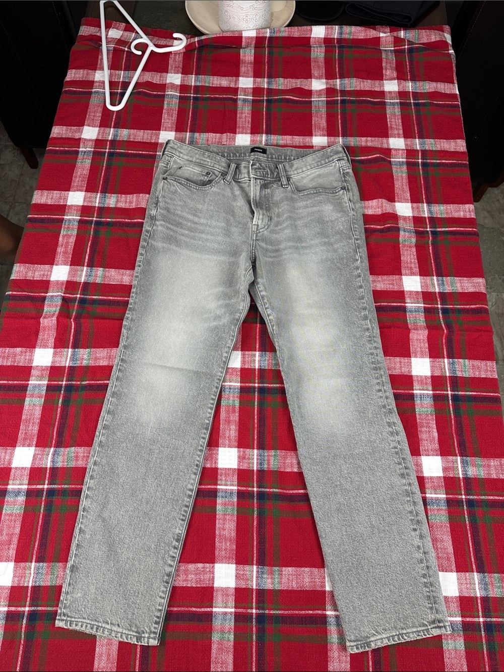 Express Men's Light Gray Slim Straight Jeans